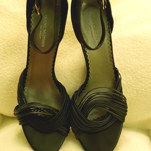 Issac Mizrahi Black Wedge Strappy sandal pump 9.5